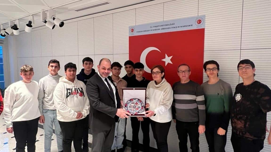 Okulumuz Öğrencileri ve Öğretmenleri Türkiye Varşova Büyükelçiliğine Ziyarette Bulundu